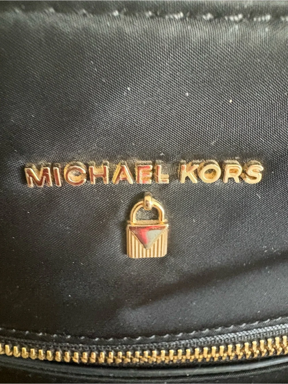 MICHAEL KORS BLACK ZIP UP HANDBAG